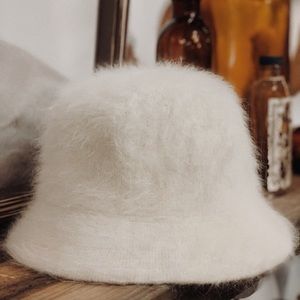 FUZZY VINTAGE BUCKET HAT
